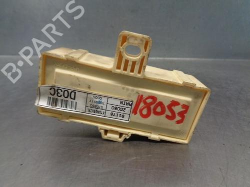 Used Fuse box Fuse box 13611559 13611559