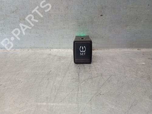 Used Switch NISSAN JUKE (F15) 1.5 dCi (110 hp) 26692312
