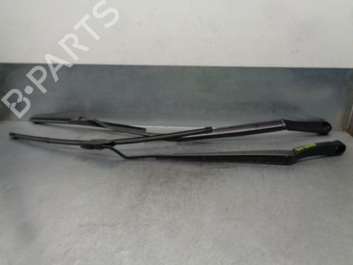 Used Front windshield wiper arm HYUNDAI ix35 (LM, EL, ELH) 1.7 CRDi (116 hp) 10552678
