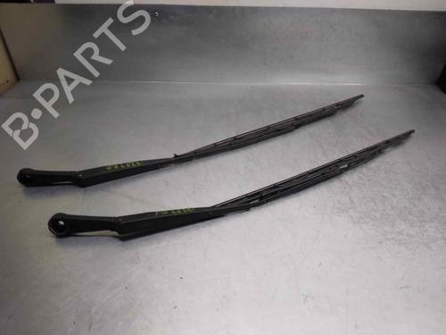 Used Front windshield wiper arm FIAT BRAVO I (182_) 1.9 TD 100 S (182.AF) (100 hp) 11929394
