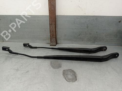 Used Front windshield wiper arm PEUGEOT 208 II (UB_, UP_, UW_, UJ_) e-208 (136 hp) 23086046