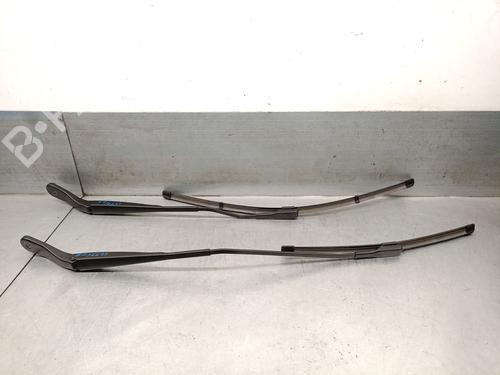 Used Front windshield wiper arm DACIA SANDERO II TCe 90 LPG (B8M1) (90 hp) 26391437