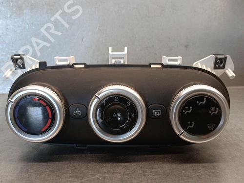 climate-control-fiat-500l-351_-352_-2012-37430509 main image