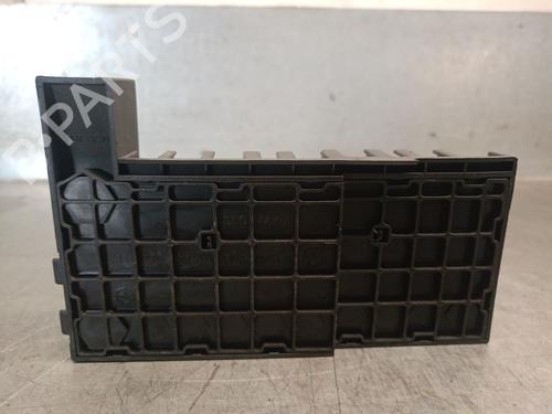 Used Fuse box Fuse box VW TRANSPORTER T5 Bus (7HB, 7HJ, 7EB, 7EJ) 1.9 TDI (102 hp) 33019221 33019221