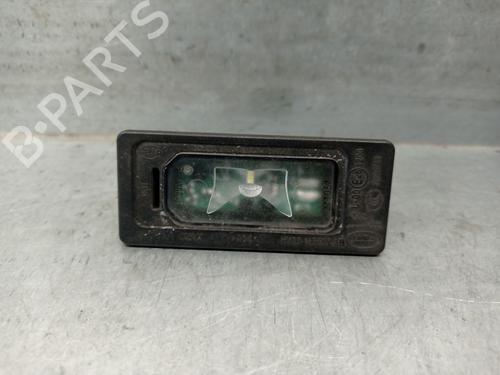 Używane Lampa oświetlenia tablicy rejestracyjnej LAND ROVER DISCOVERY V (L462) 2.0 Sd4 4x4 (241 hp) 23101816