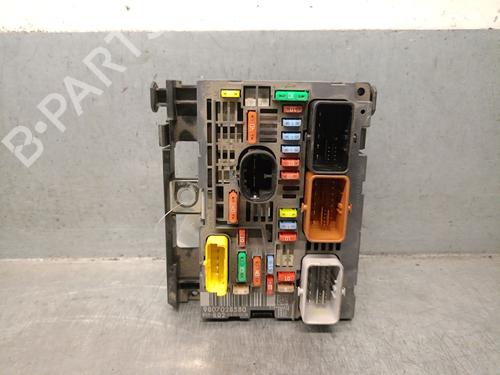 Used Fuse box Fuse box PEUGEOT 3008 I MPV (0U_) 1.2 (131 hp) 33426658 33426658