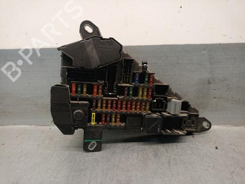 Used Fuse box BMW 5 (E60) 530 i (231 hp) 20268519