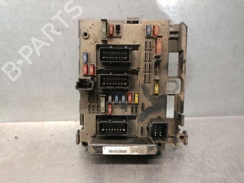 Used Fuse box Fuse box 39248371 39248371
