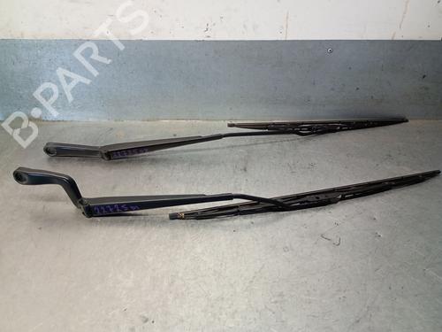 Used Front windshield wiper arm Front windshield wiper arm 26003037 26003037