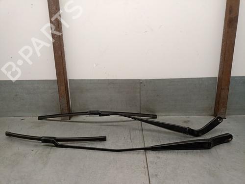 Used Front windshield wiper arm SEAT LEON Sportstourer (KL8, KLD) 1.5 eTSI (150 hp) 24236861