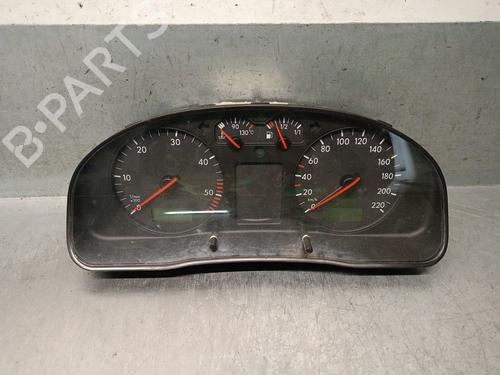 Używane Zestaw wskaźników / Licznik VW PASSAT B5 (3B2) 1.9 TDI (115 hp) 30906786