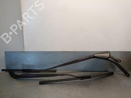 Used Front windshield wiper arm Front windshield wiper arm 37070076 37070076