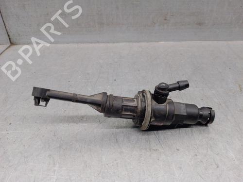 Used Clutch slave cylinder Clutch slave cylinder RENAULT MASTER II Bus (JD) 2.8 dTI (JD0B, JD0F, JD1B, JD1F) (114 hp) 30947915 30947915