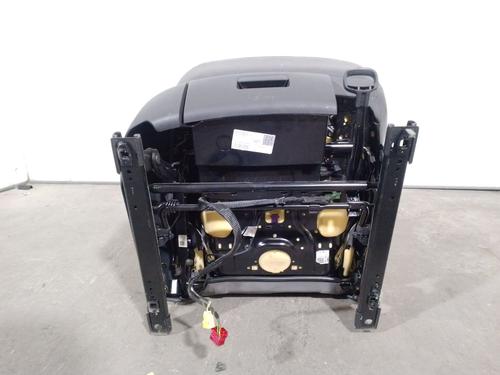 Right front seat VW TOURAN (5T1) 1.4 TSI | BP31039610C16