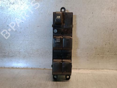 Used Left front window switch NISSAN QASHQAI I (J10, NJ10) 2.0 dCi (150 hp) 30686653