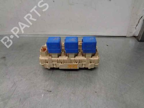 Used Fuse box NISSAN X-TRAIL I (T30) 2.2 dCi (136 hp) 6523522