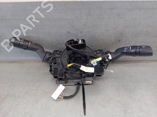 Used Headlight switch Headlight switch TOYOTA YARIS (_P21_, _PA1_, _PH1_) 1.5 (MXPA11) (125 hp) 17752969 17752969