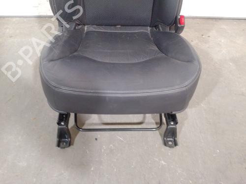 Right front seat MITSUBISHI GRANDIS (NA_W) 2.0 DI-D (NA8W) | BP28209646C16 