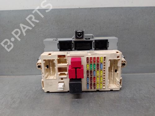 Used Fuse box Fuse box 16735228 16735228