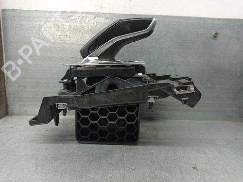 Used Gear lever PEUGEOT 208 II (UB_, UP_, UW_, UJ_) e-208 (136 hp) 23076088