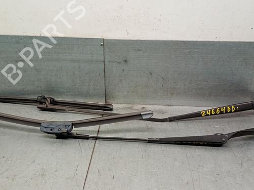 Used Front windshield wiper arm VW POLO IV (9N_, 9A_) 1.4 16V (75 hp) 32282589