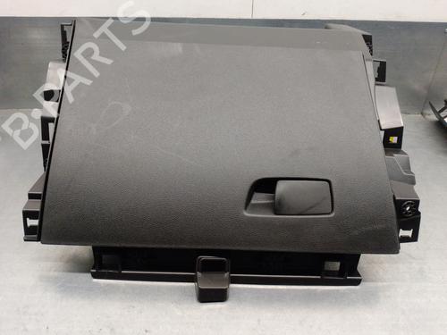 Used Glove box RENAULT CAPTUR II (HF_) TCe 100 (HFMT) (101 hp) 17765604