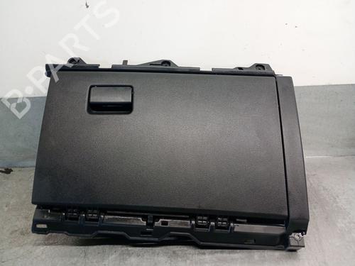 Used Glove box TOYOTA COROLLA Estate (_E21_) 1.8 Hybrid (ZWE211W) (122 hp) 25236522