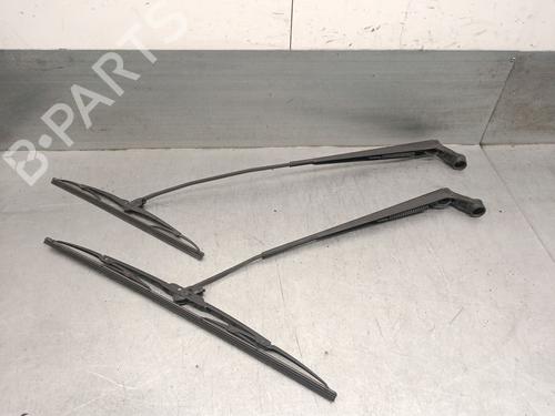 Used Front windshield wiper arm TOYOTA YARIS (_P1_) 1.3 (NCP10, SCP12_) (86 hp) 28318986