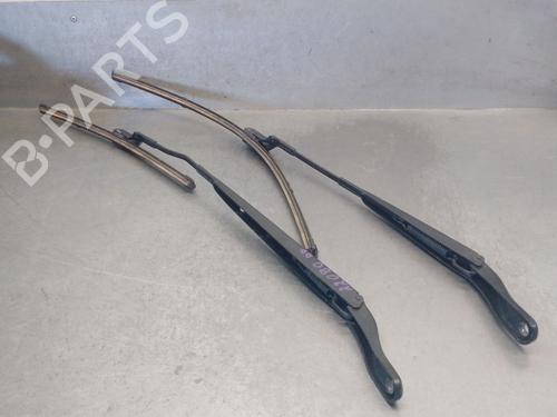Used Front windshield wiper arm PEUGEOT 2008 II (UD_, US_, UY_, UJ_, UR_, UC_) 1.2 PureTech 100 (USHNK) (101 hp) 23266184