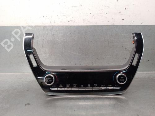 climate-control-toyota-corolla-saloon-_e21_-2019-34715755 main image