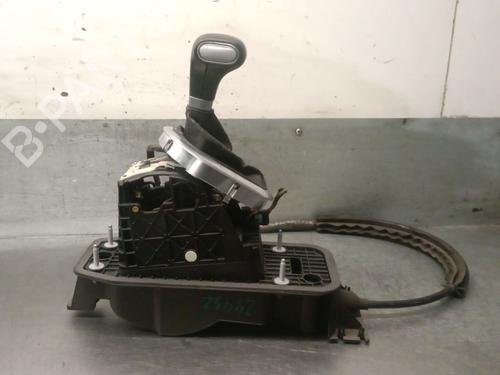 Used Gear lever VW TOURAN (1T1, 1T2) 2.0 TDI (140 hp) 31609394