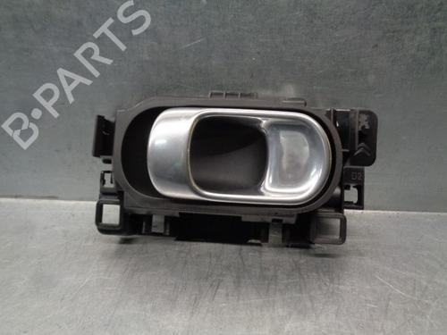 Używane Klamka wewnętrzna drzwi przednich prawych CITROËN C4 CACTUS 1.6 BlueHDi 100 (99 hp) 8924548