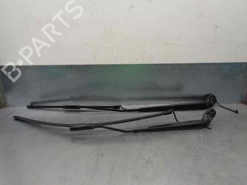 Used Front windshield wiper arm CITROËN C4 CACTUS 1.5 BlueHDi 100 (102 hp) 8063213