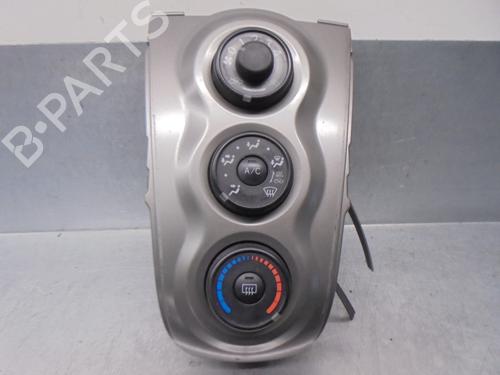 Commande Chauffage TOYOTA YARIS (_P9_) 1.0 VVT-i (KSP90_, KSP90R) (69 hp) 15682072