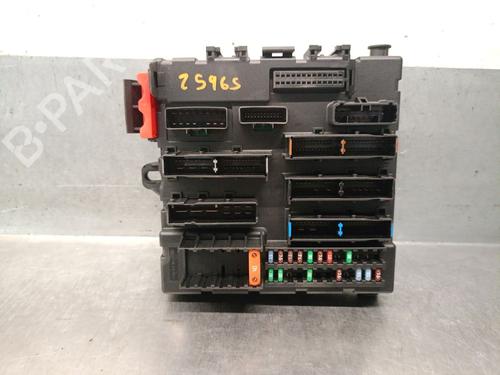 Used Fuse box Fuse box 37684800 37684800