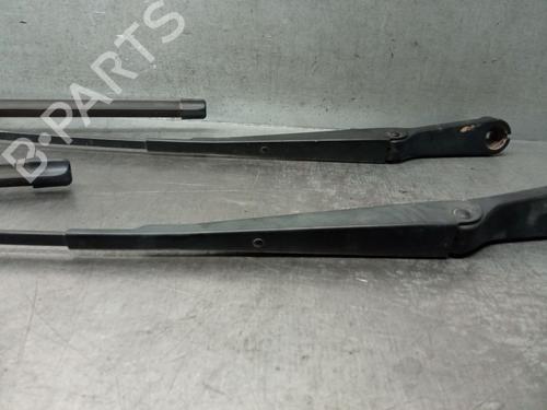 Front windshield wiper arm LAND ROVER FREELANDER I (L314) 2.0 Td4 4x4 | BP24470458C143 