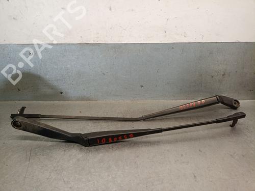 Used Front windshield wiper arm Front windshield wiper arm 33977632 33977632
