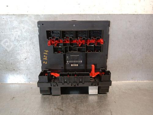 Used Fuse box VW GOLF V (1K1) 1.9 TDI (105 hp) 27616415
