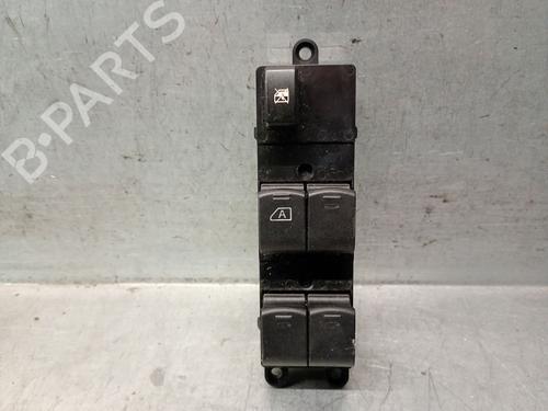 Used Left front window switch NISSAN QASHQAI I (J10, NJ10) 2.0 dCi (150 hp) 28672354