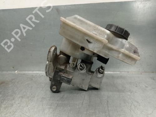 Used Brake master cylinder VW PASSAT B8 Variant (3G5, CB5) 2.0 TDI (190 hp) 31880552
