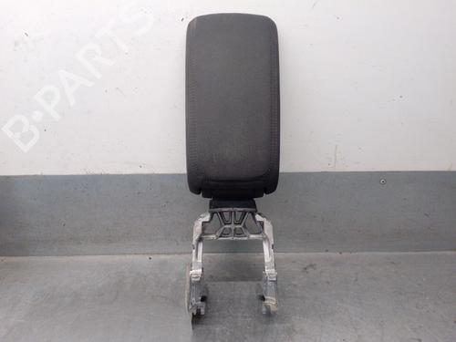 Used Armrest / Center console Armrest / Center console AUDI A3 Sportback (8VA, 8VF) 1.5 TFSI (150 hp) 33240767 33240767