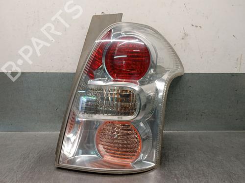 Feu arrière droit TOYOTA COROLLA Verso (ZER_, ZZE12_, R1_) 2.2 D-4D (AUR10_, AUR10R) (136 hp) 30640976