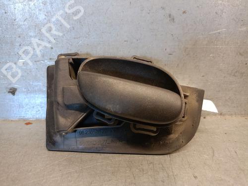 Used Front left interior door handle Front left interior door handle PEUGEOT 206 Hatchback (2A/C) 1.9 D (69 hp) 33981268 33981268