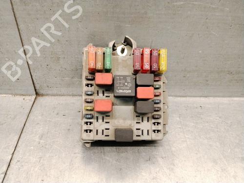 Used Fuse box Fuse box 39613647 39613647