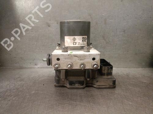 Used ABS pump RENAULT CAPTUR II (HF_) TCe 90 (HFM6) (91 hp) 30203590