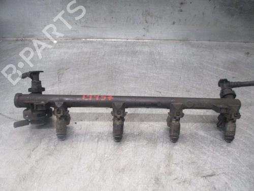 Used Injection rail Injection rail 8906165 8906165