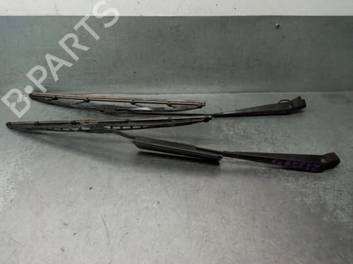 Used Front windshield wiper arm VOLVO 340-360 (343, 345) 2.0 (115 hp) 25239137