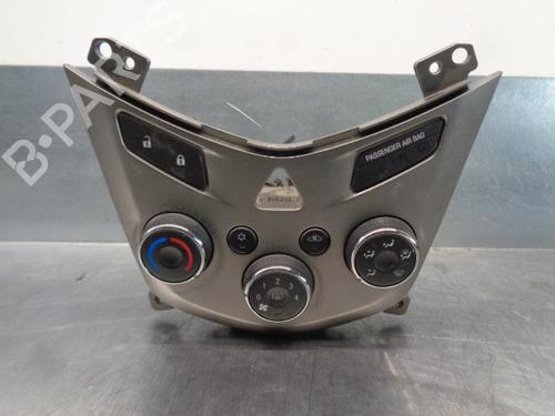 Used Climate control CHEVROLET AVEO Hatchback (T300) 1.3 D (75 hp) 9848119