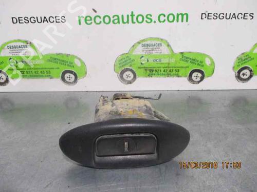 Used Tailgate handle RENAULT MEGANE I Classic (LA0/1_) 1.9 dCi (LA05) (105 hp) 2091687