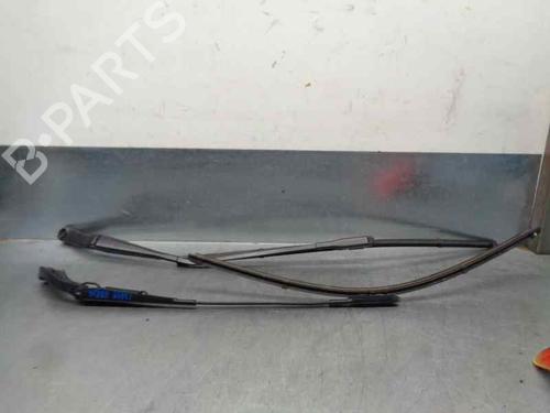 Used Front windshield wiper arm MERCEDES-BENZ B-CLASS Sports Tourer (W245) [2005-2011]  8209356